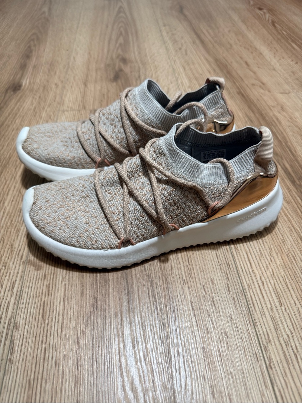 Adidas Ultimamotion Women's 6 Pale Nude Rose Gold Cloudfoam Sock Sneakers EE9100